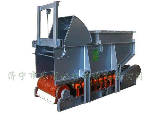 用手動、電動、液動或氣動驅(qū)動齒輪帶動弧型齒條來開啟或關閉扇型閘門